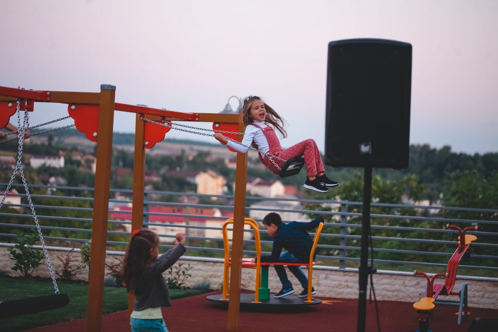 loc de joaca pentru copii AquAngar Cehu Silvaniei