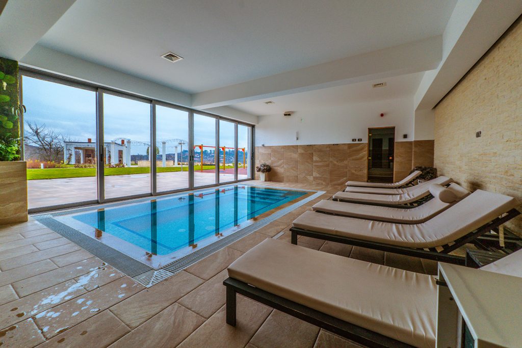 Centru SPA Salaj cu jacuzzi interior si piscina - AquAngar Resort